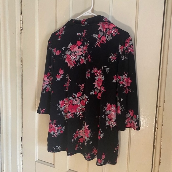 Denver Hayes Floral blouse - Picture 2 of 6